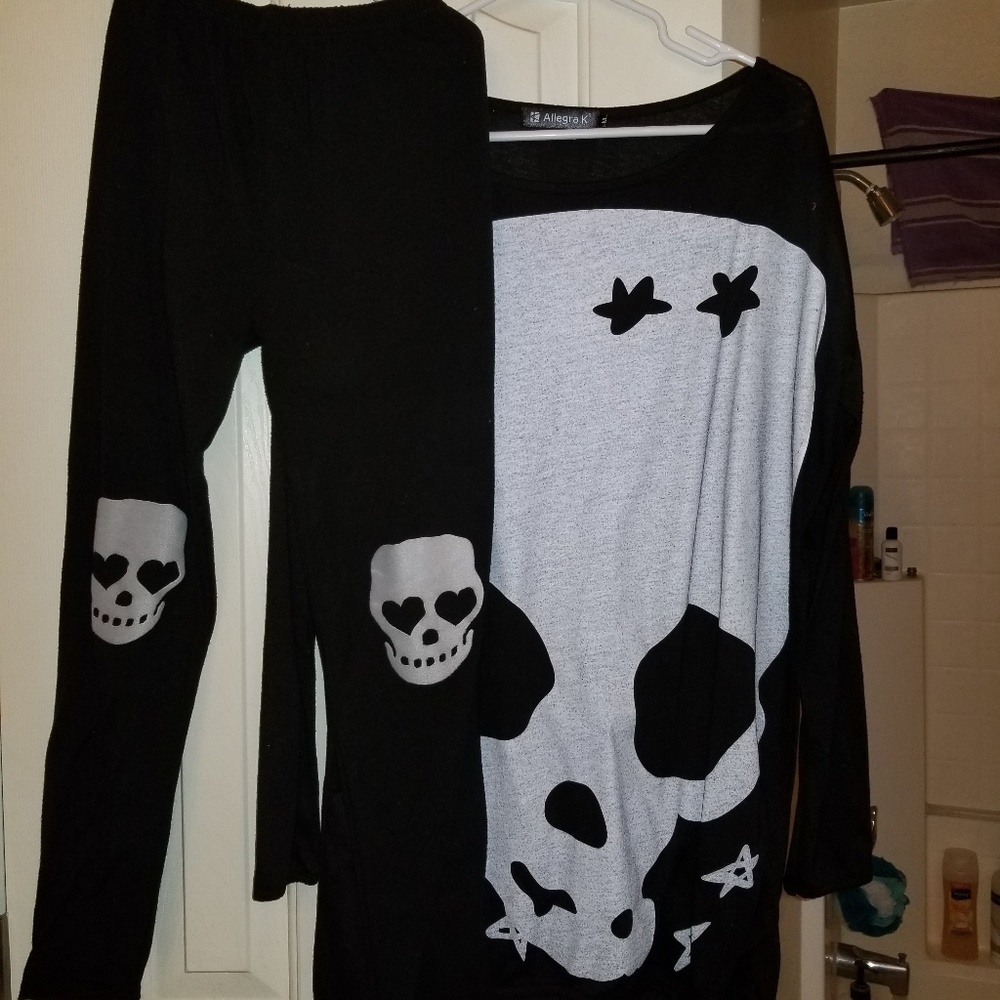 Skeleton Knee Lenght Top w/leggins